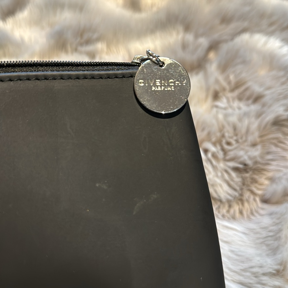 Givenchy cosmetic bag - Picture 5 of 6